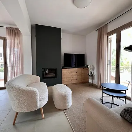 Villa Gagra - With Private Pool, Air Con And Heating *