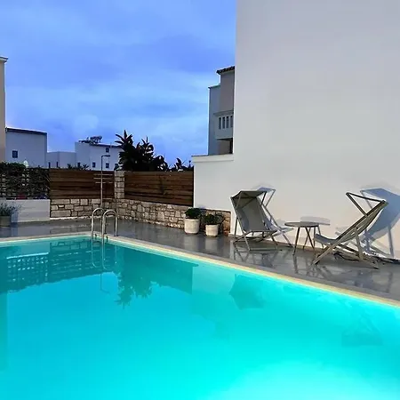 Villa Gagra - With Private Pool, Air Con And Heating *